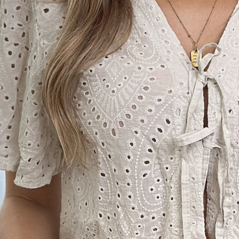 AVA-LOTTIE Häkelbluse zum Binden in flieder & taupe