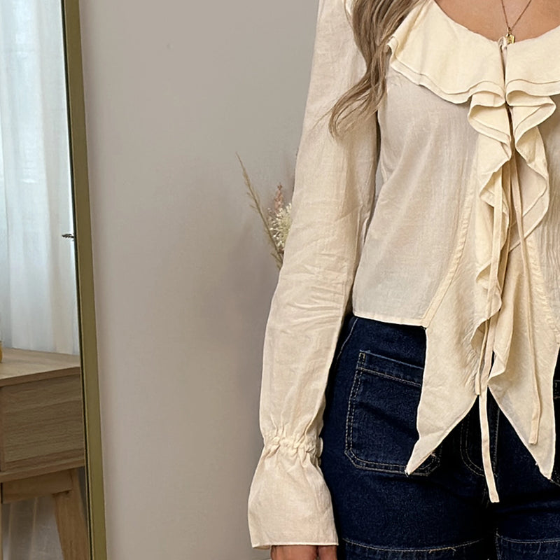 AVA-LUA Bluse mit Volant-Details in beige & hellblau
